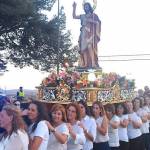 Más de treinta mujeres llevan a San Juan Bautista en su paseo por El Albujón